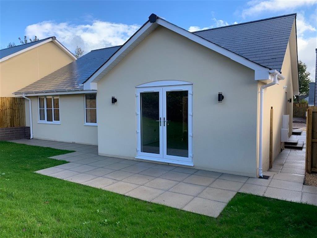 FCE Trem Pant Glas, Garndiffaith